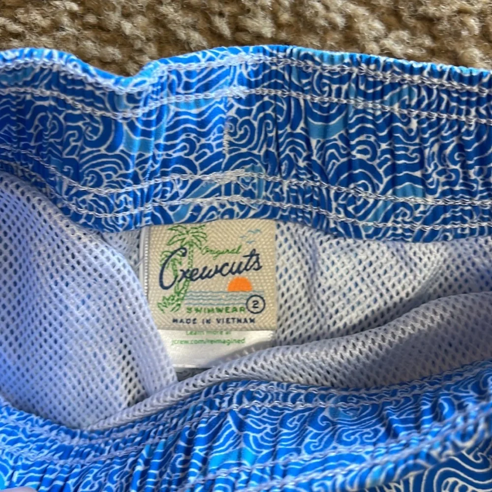 Crewcuts J.Crew swimwear boys’ swimsuit blue wave pattern size 2 toddler trunks - Picture 2 of 4